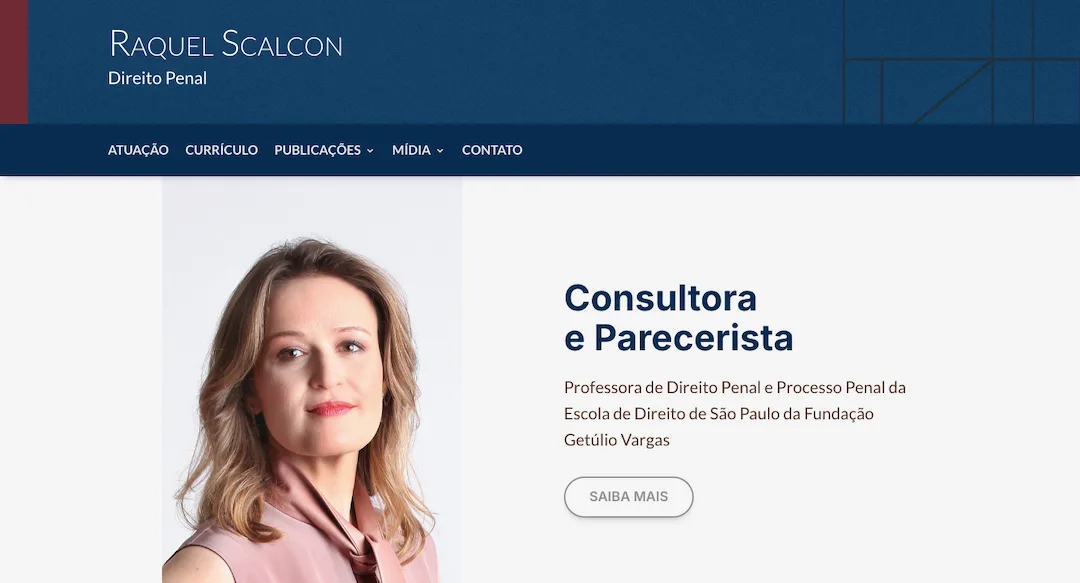 Imagem mostra a capa do site da professora de Direito Penal Raquel Scalcon.