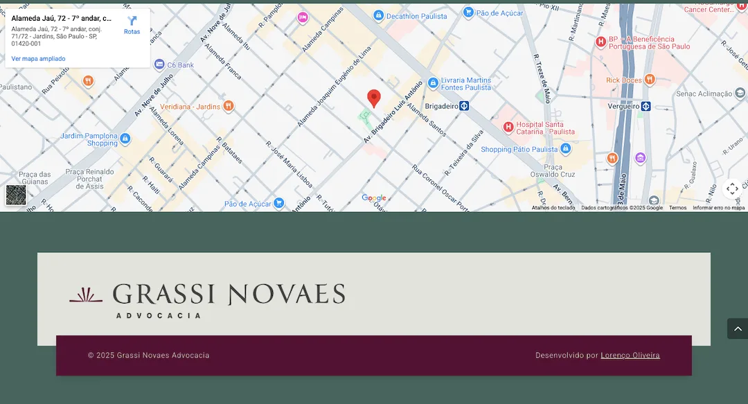 Imagem mostra a parte inferior do site do escritório Grassi Novaes Advogados.